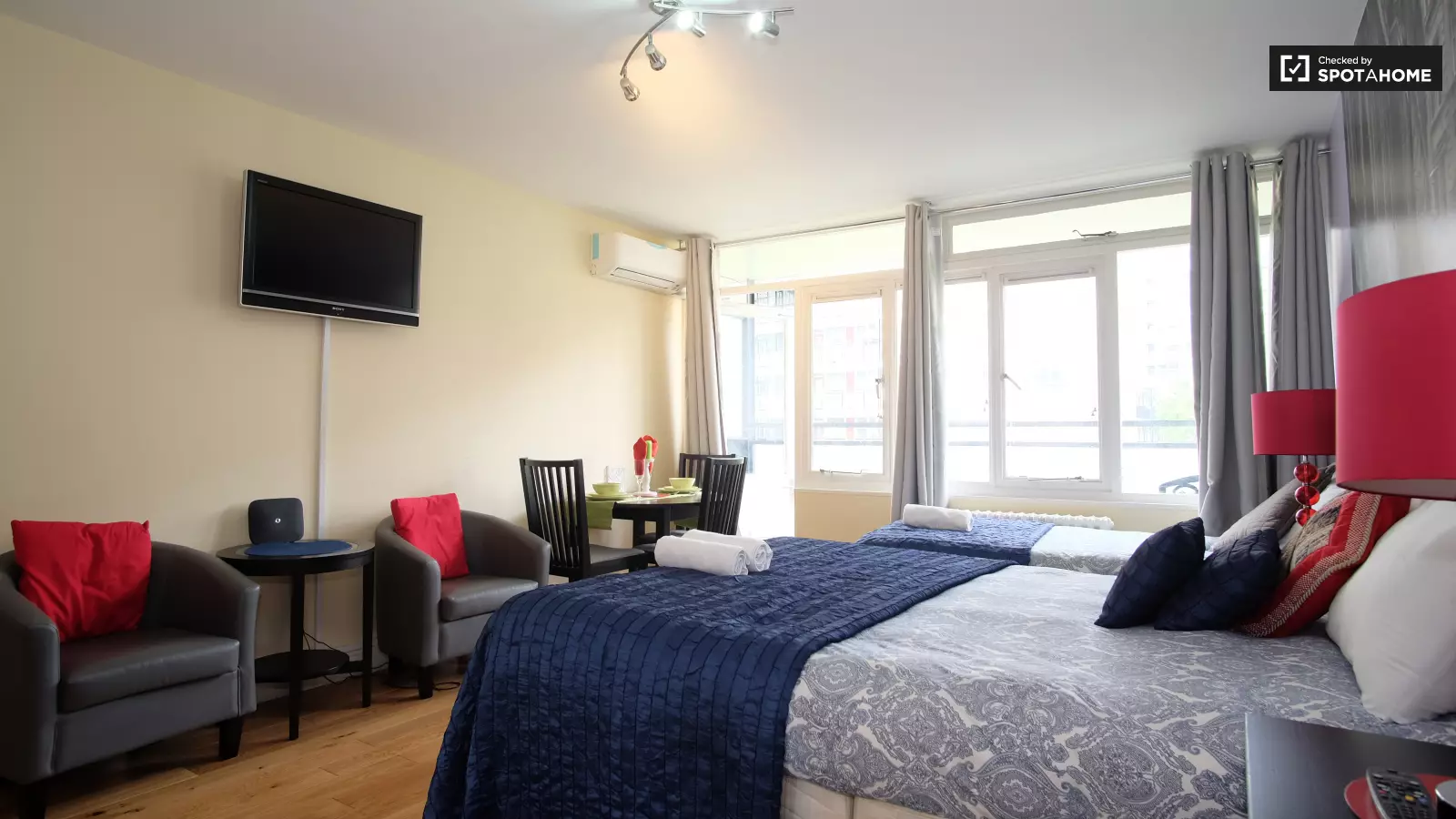 Flat Noel Road in Greater London