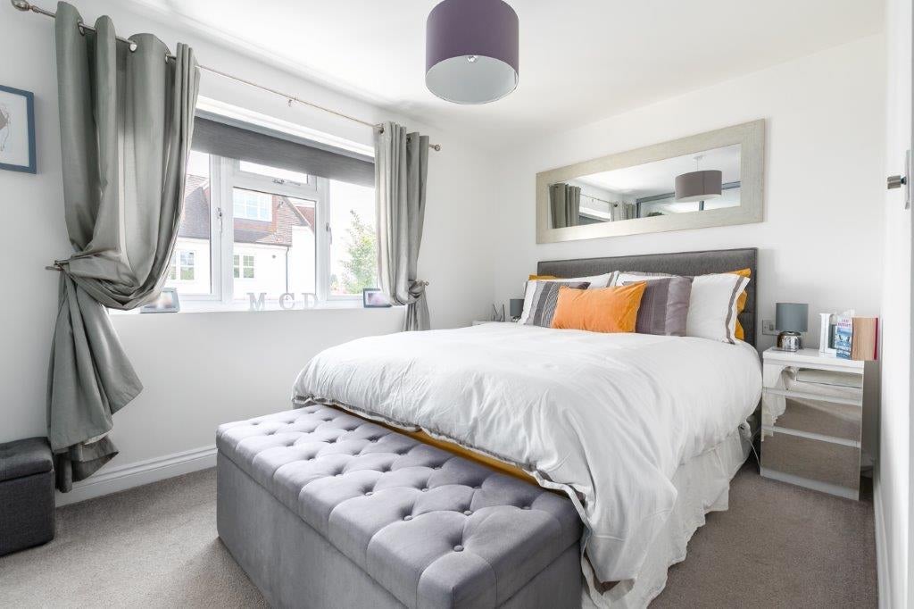 House Somerset Close in Elmbridge