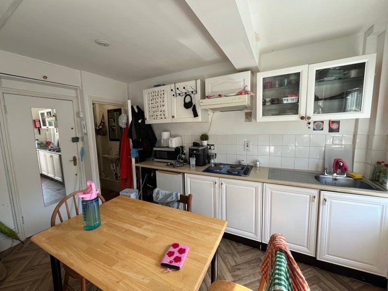 Flat Hackney Road in Greater London