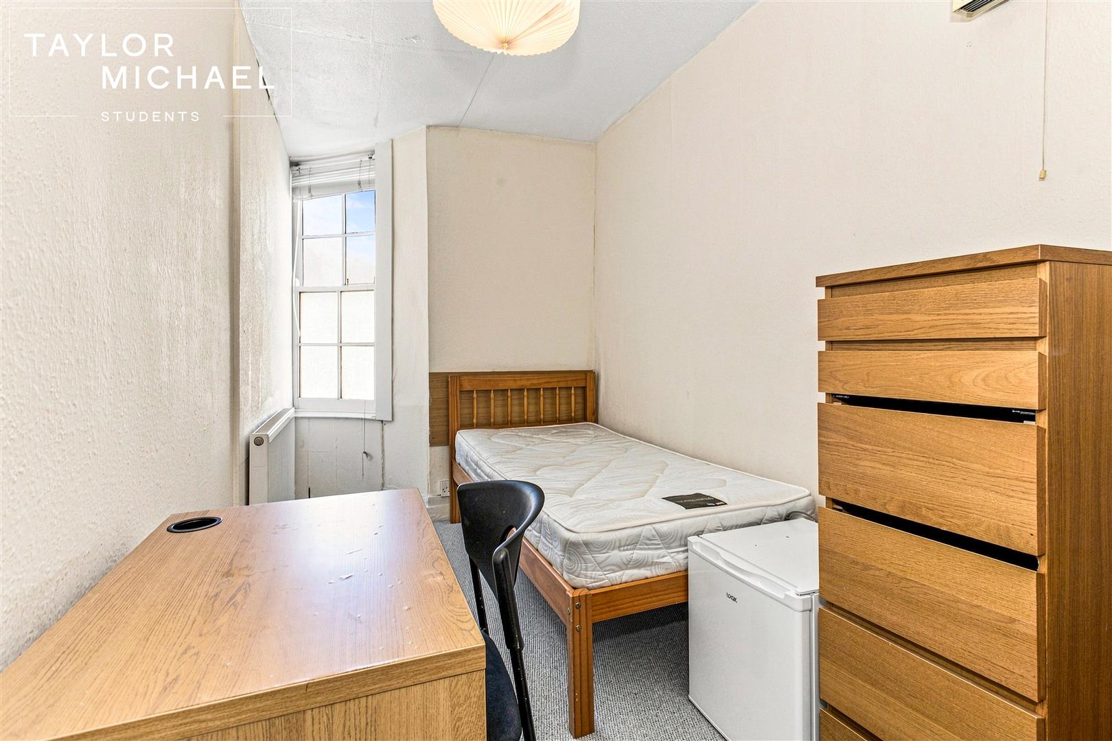 Room Bedford Square in Brighton