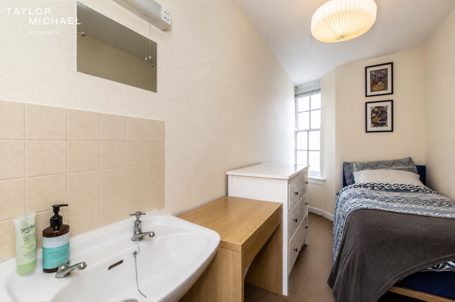 Room Bedford Square in Brighton