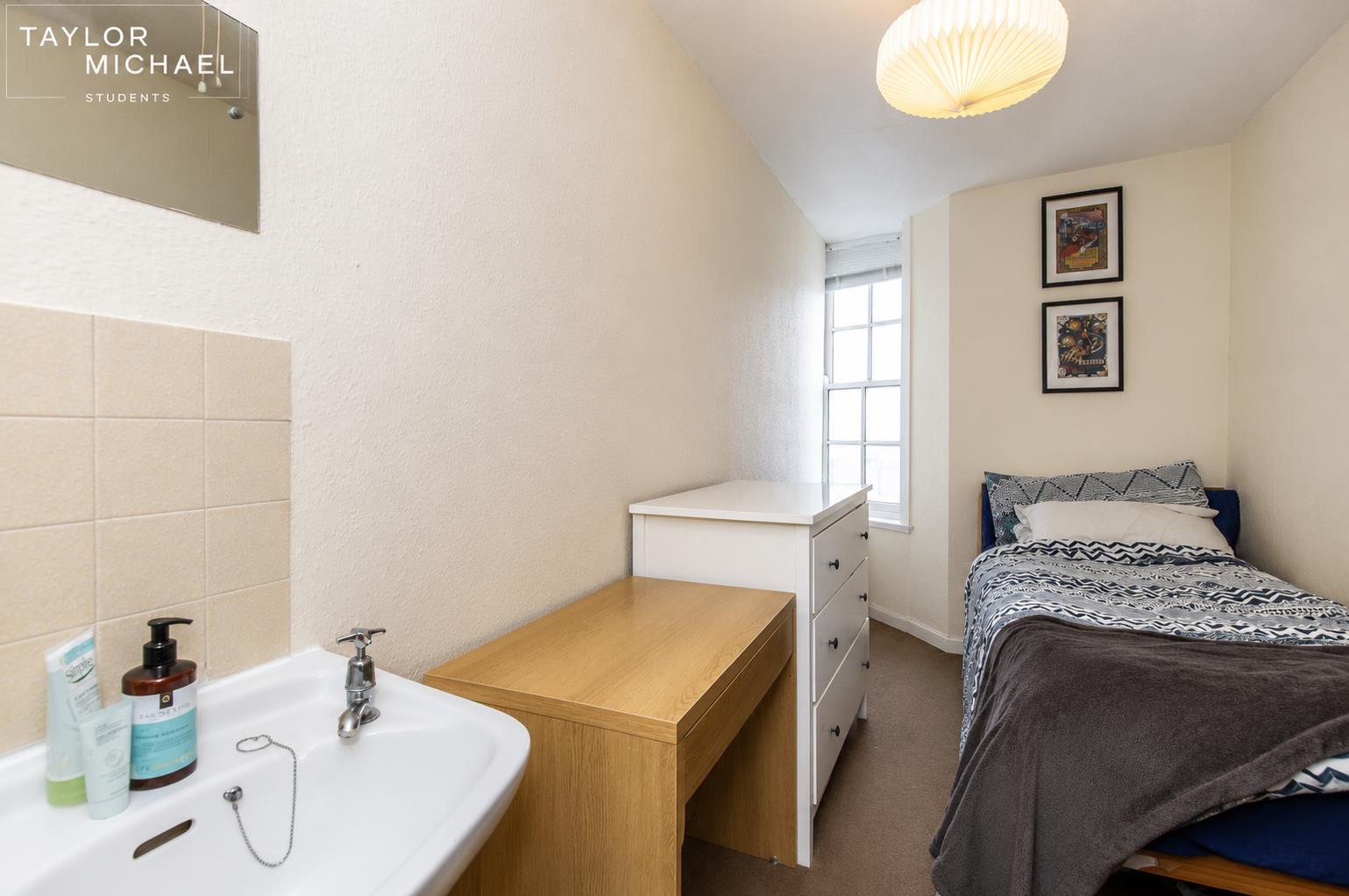 Room Bedford Square in Brighton
