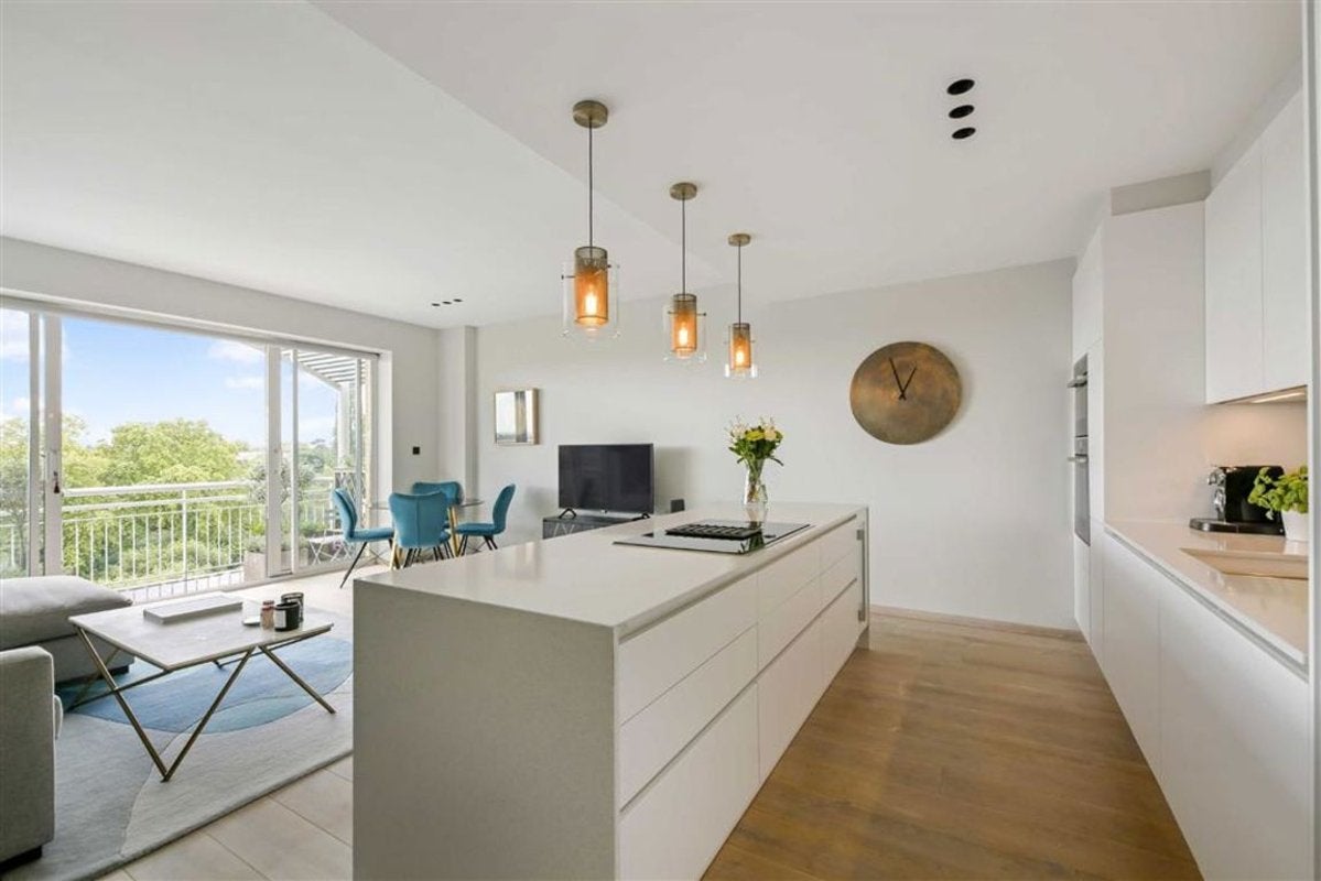 Flat Kew Bridge Road in Greater London