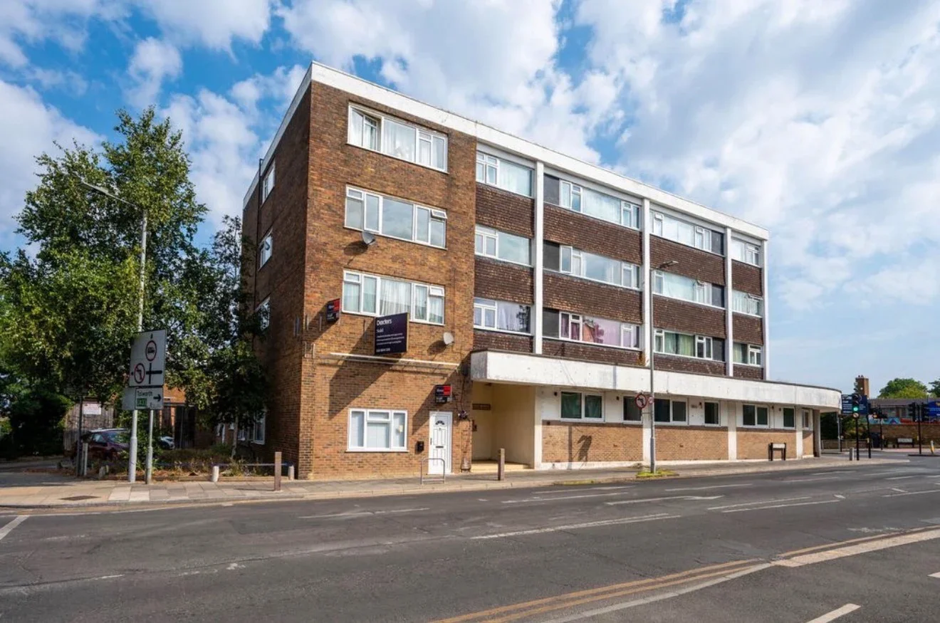 Flat St. Mark's Hill in Greater London
