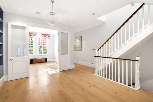 House Kersley Mews in Greater London