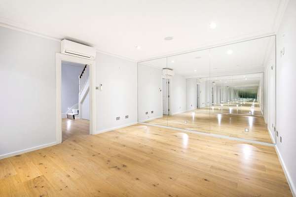 House Kersley Mews in Greater London