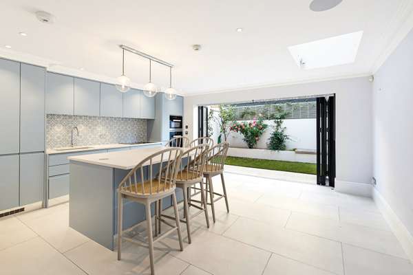 House Kersley Mews in Greater London