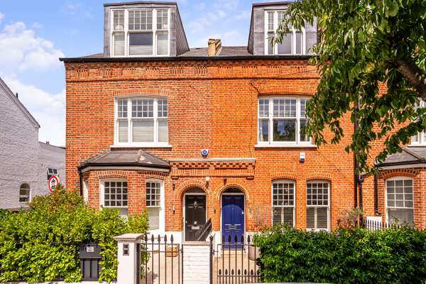 House Kersley Mews in Greater London