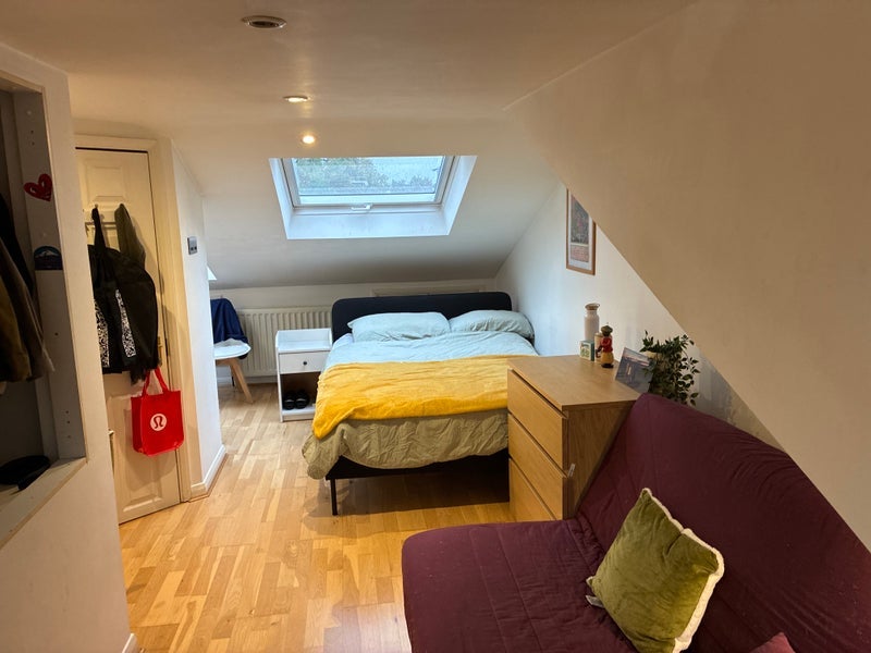 Room Solon New Road in Greater London