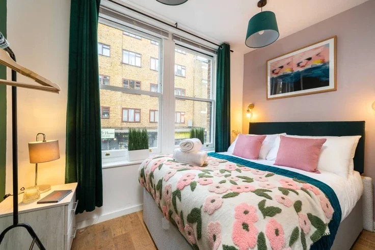 Flat Wentworth Street in Greater London