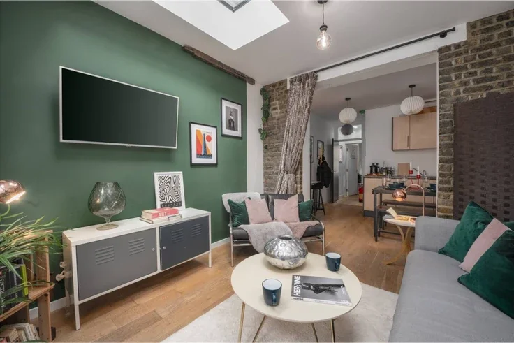 Flat Wentworth Street in Greater London