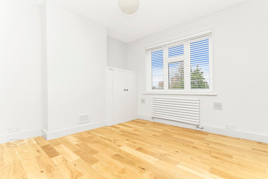 Flat Collingwood Road in Greater London