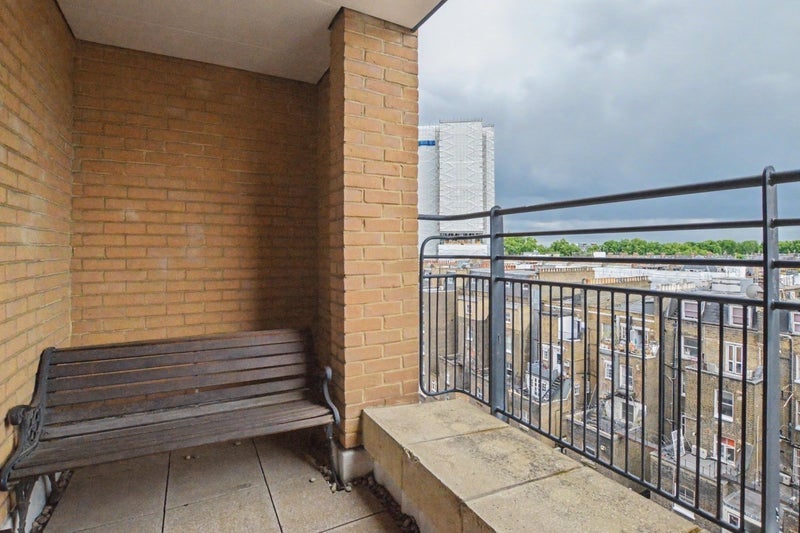 Flat Point W Access Road in Greater London