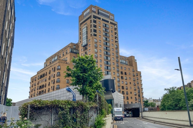 Flat Point W Access Road in Greater London