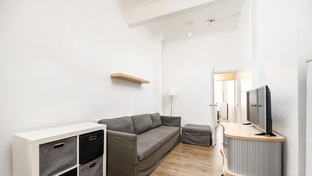 Flat Belmont Street in Greater London
