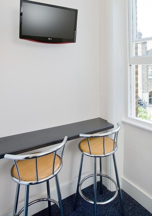Flat Shinfield Street in Greater London