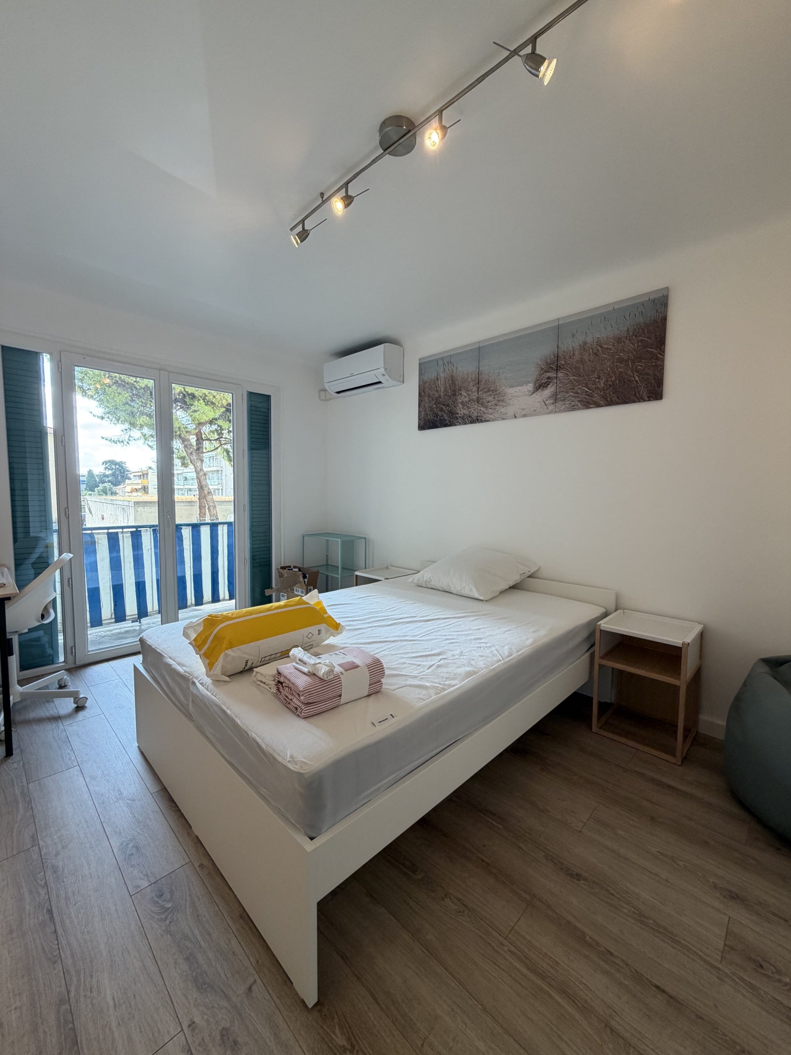 Room Avenue Saint-Augustin in Nice