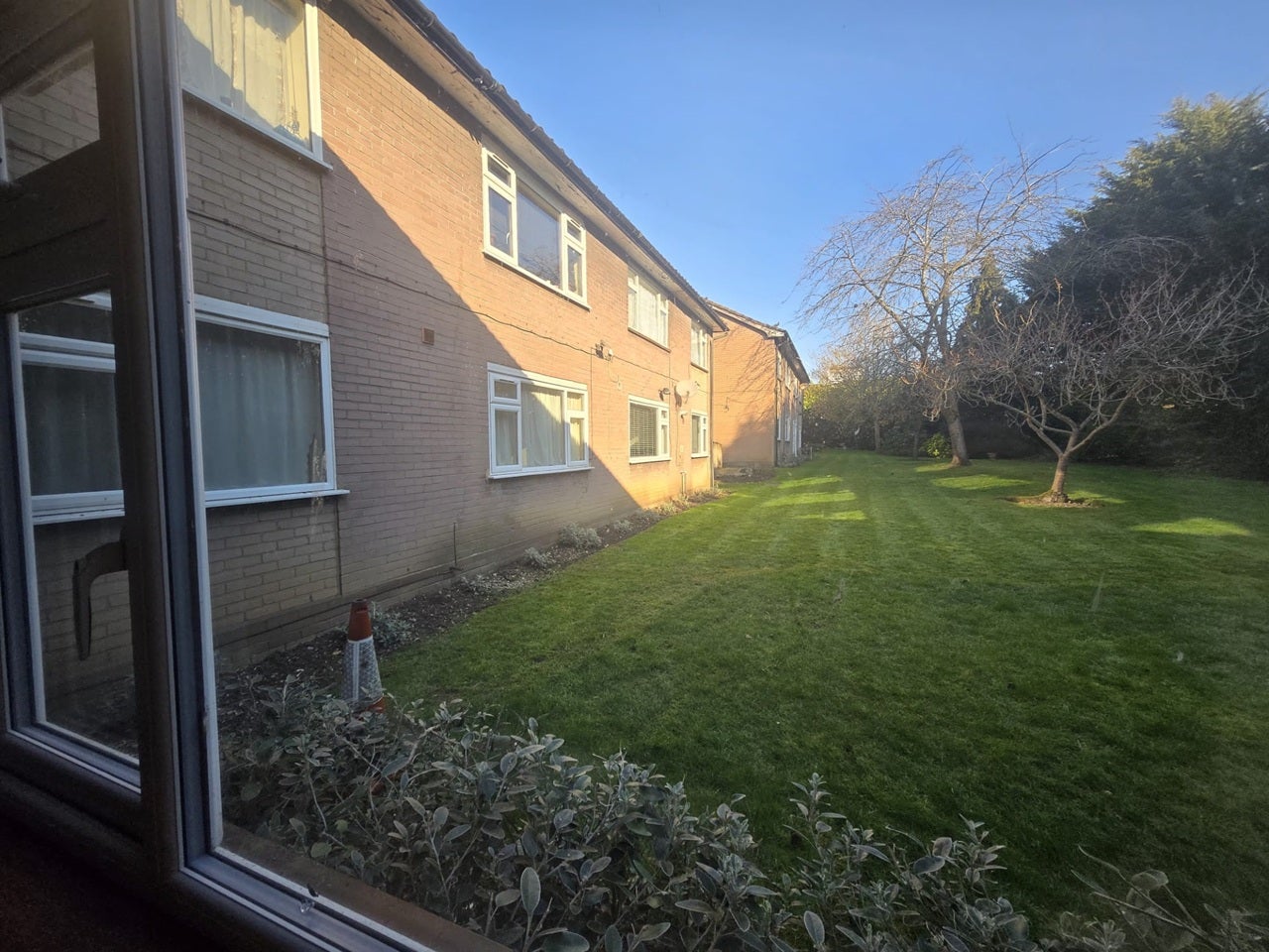 Flat Claire Gardens in Greater London