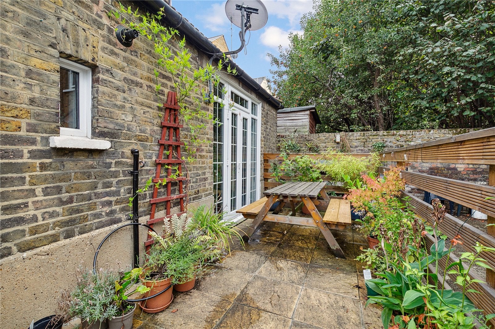 Flat Haycroft Road in Greater London
