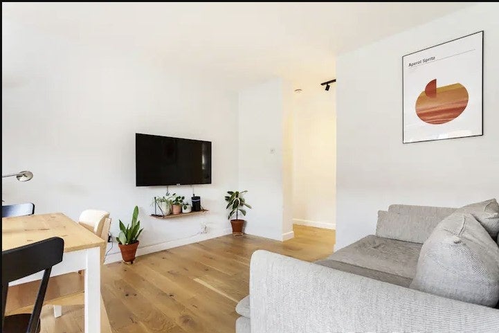 Flat Burnham Street in Greater London