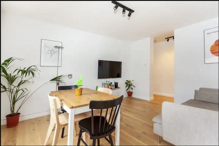 Flat Burnham Street in Greater London