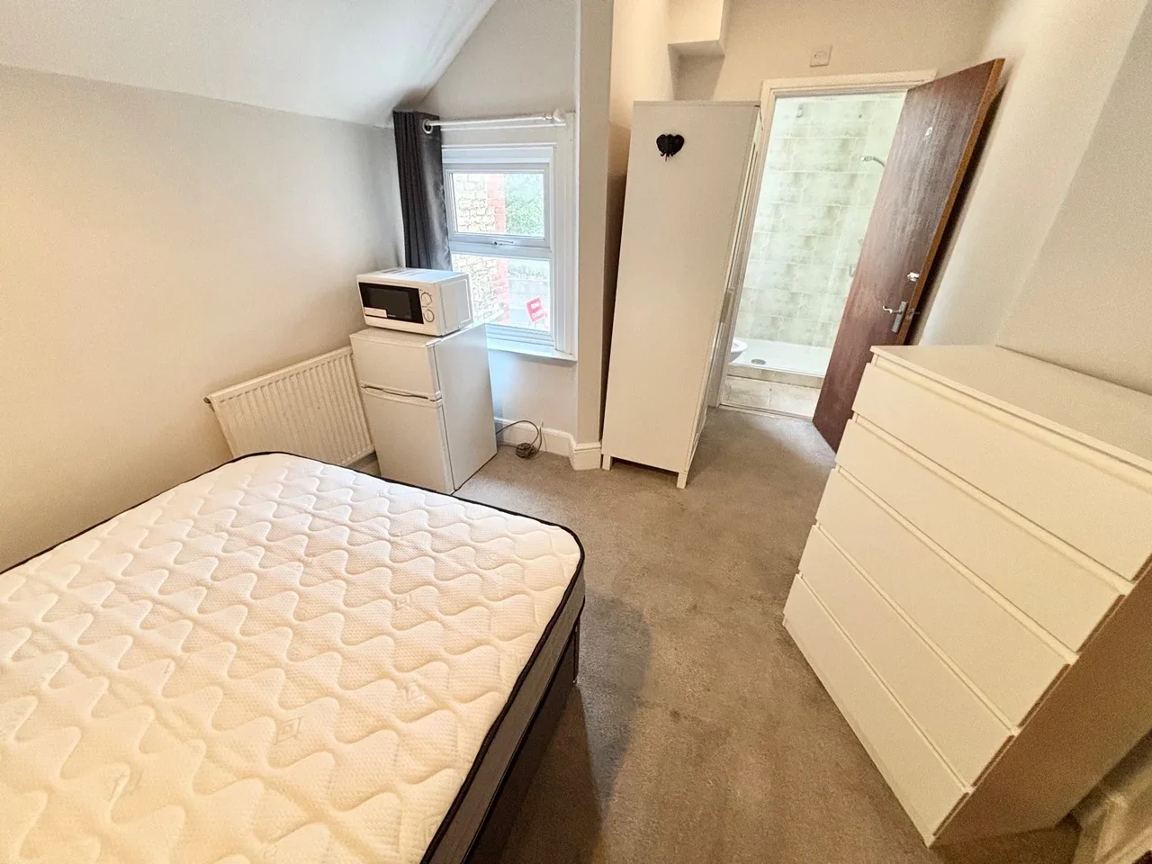 Room Croham Road in Greater London