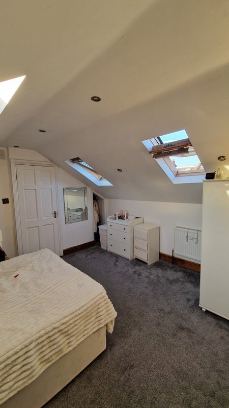 Room Mirabel Road in Greater London