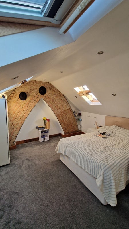 Room Mirabel Road in Greater London
