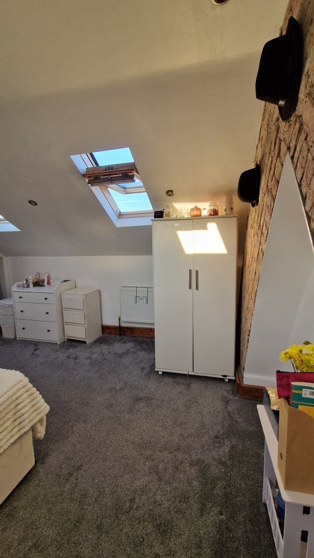 Room Mirabel Road in Greater London