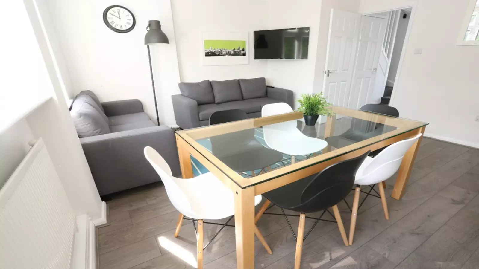 Room Kemps Drive in Greater London