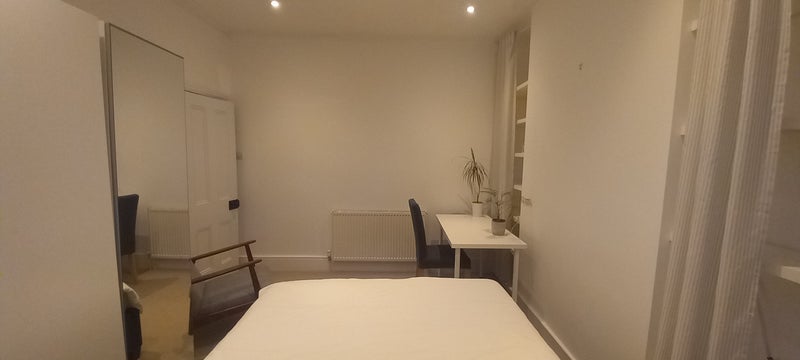 Flat Valetta Road in Greater London