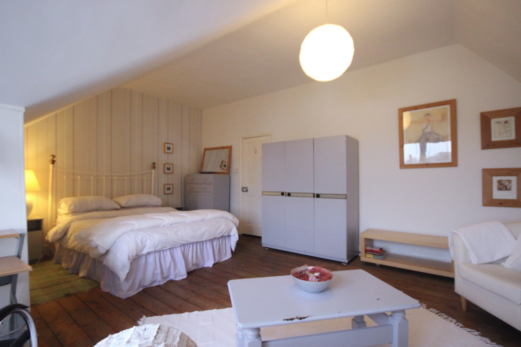 Flat Buxton Gardens in Greater London