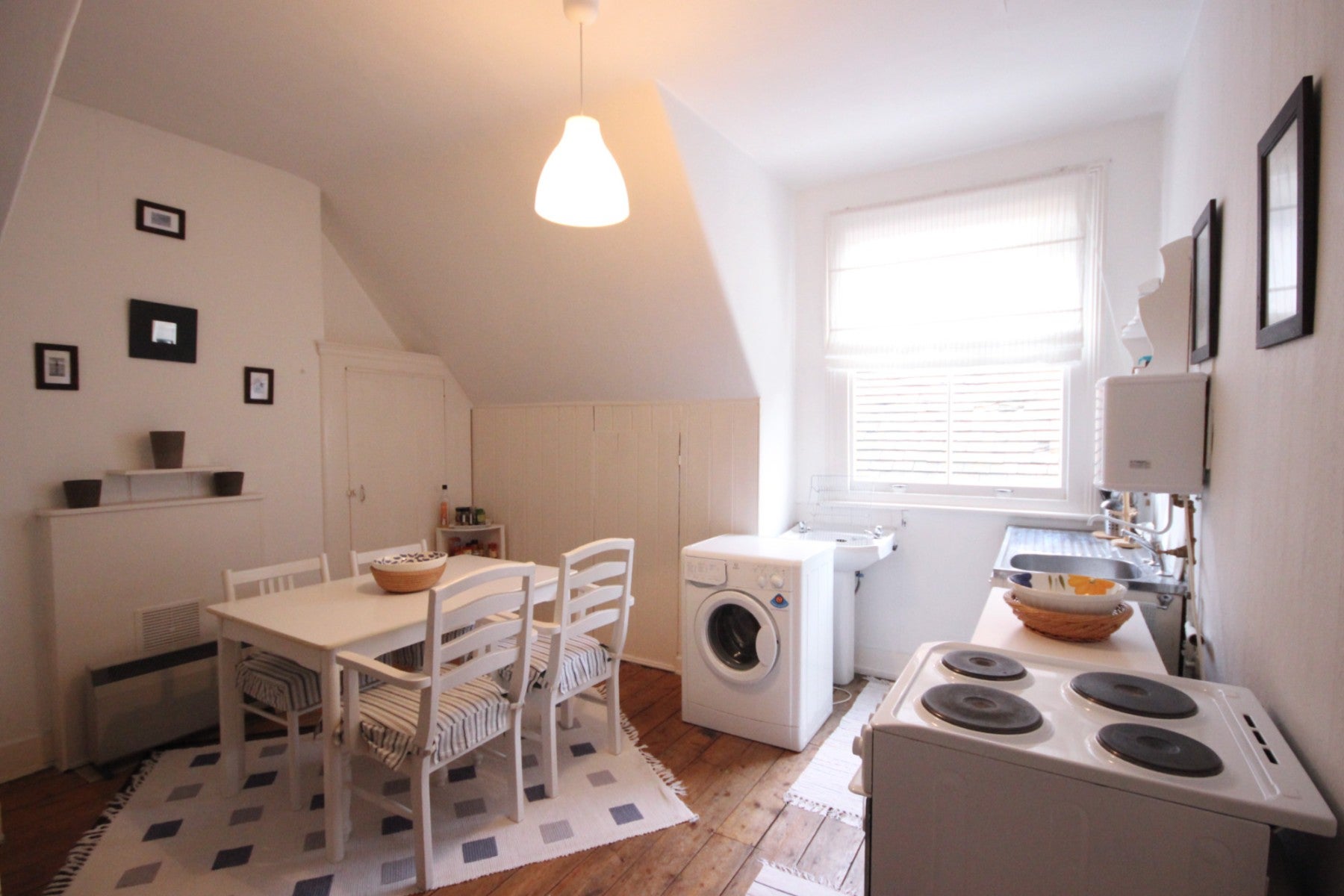 Flat Buxton Gardens in Greater London