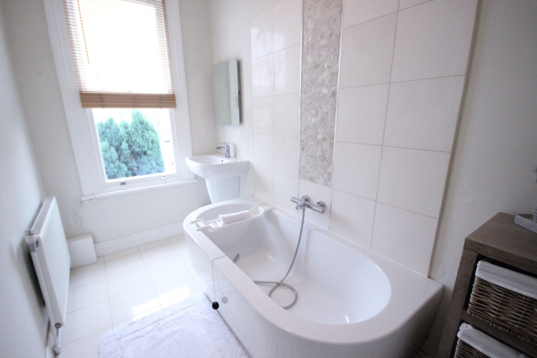 Flat Buxton Gardens in Greater London