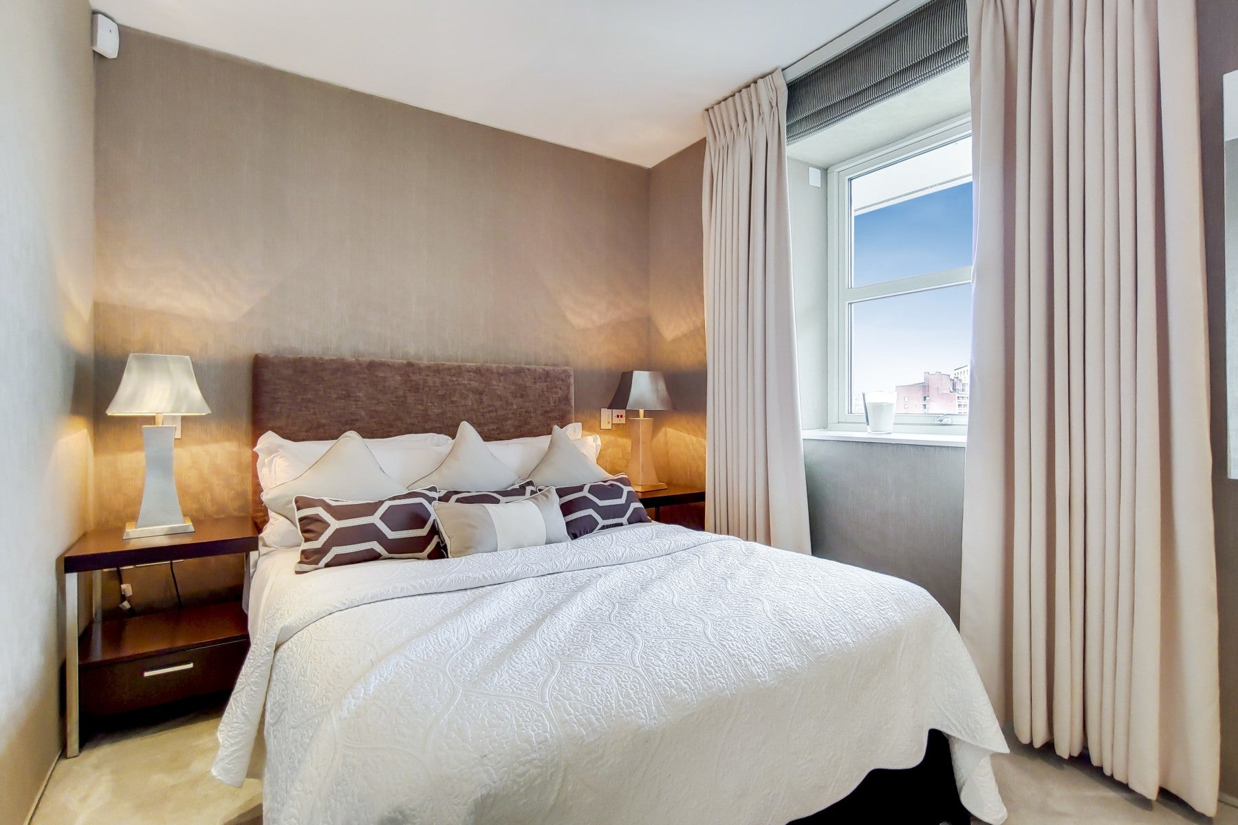 Flat Boydell Court in Greater London