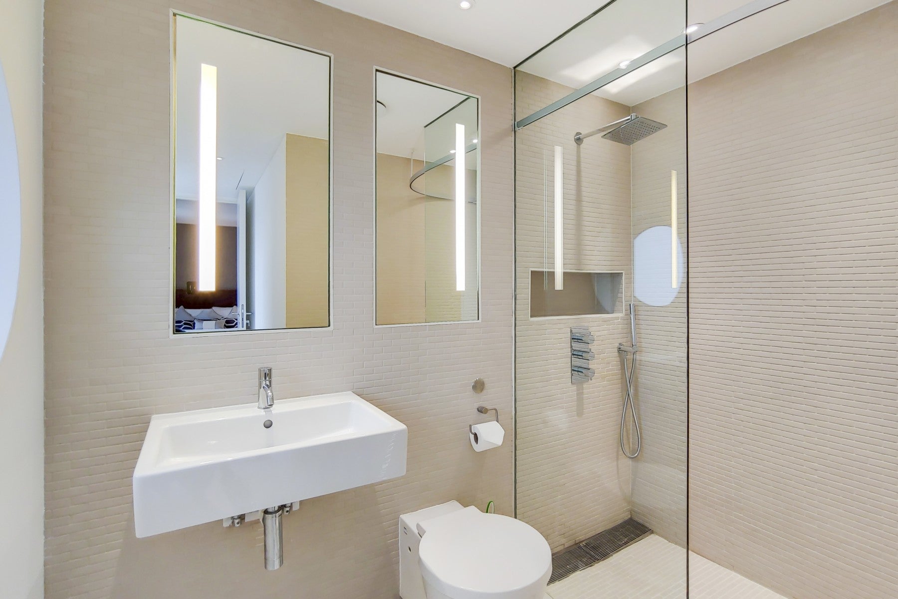 Flat Boydell Court in Greater London