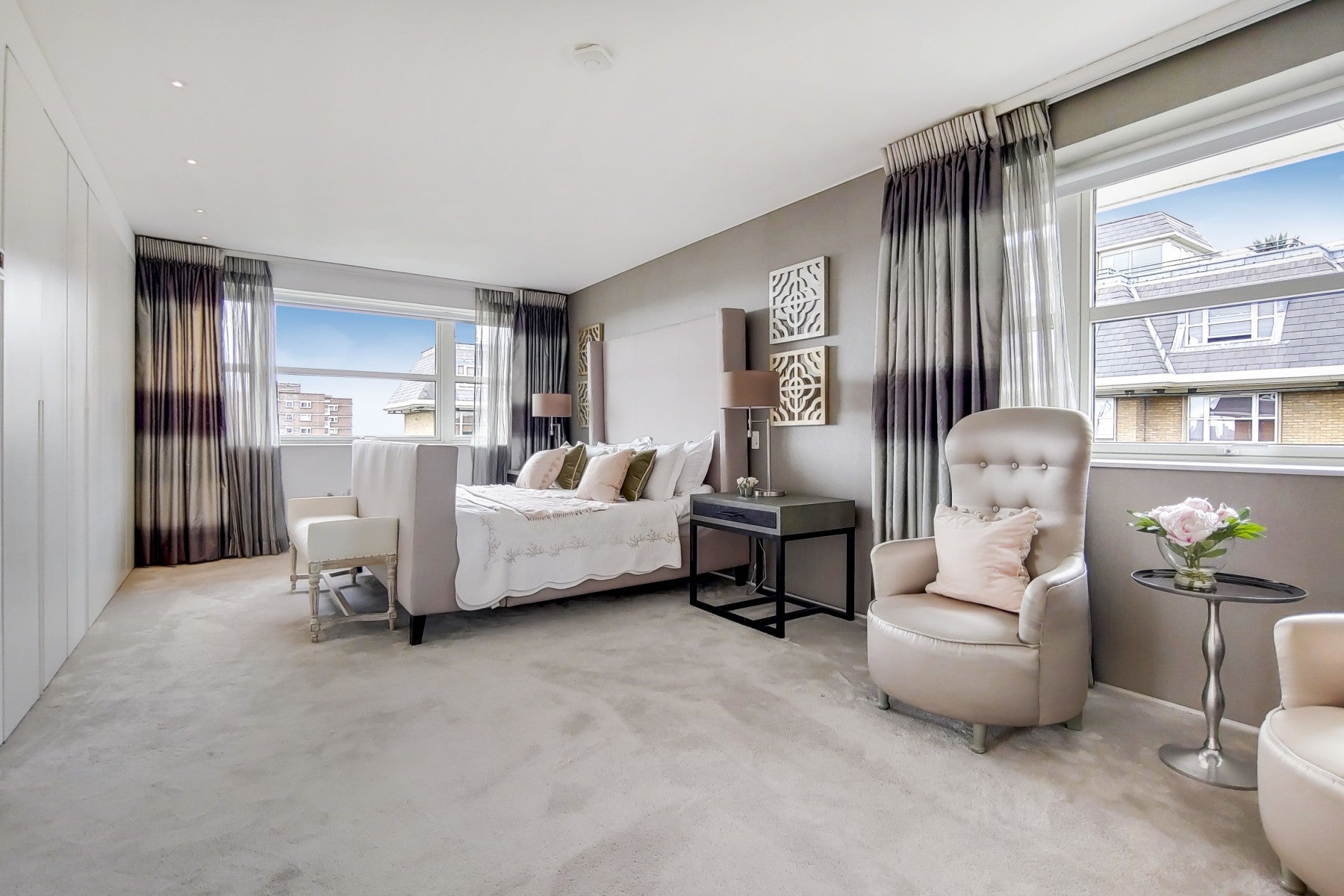 Flat Boydell Court in Greater London