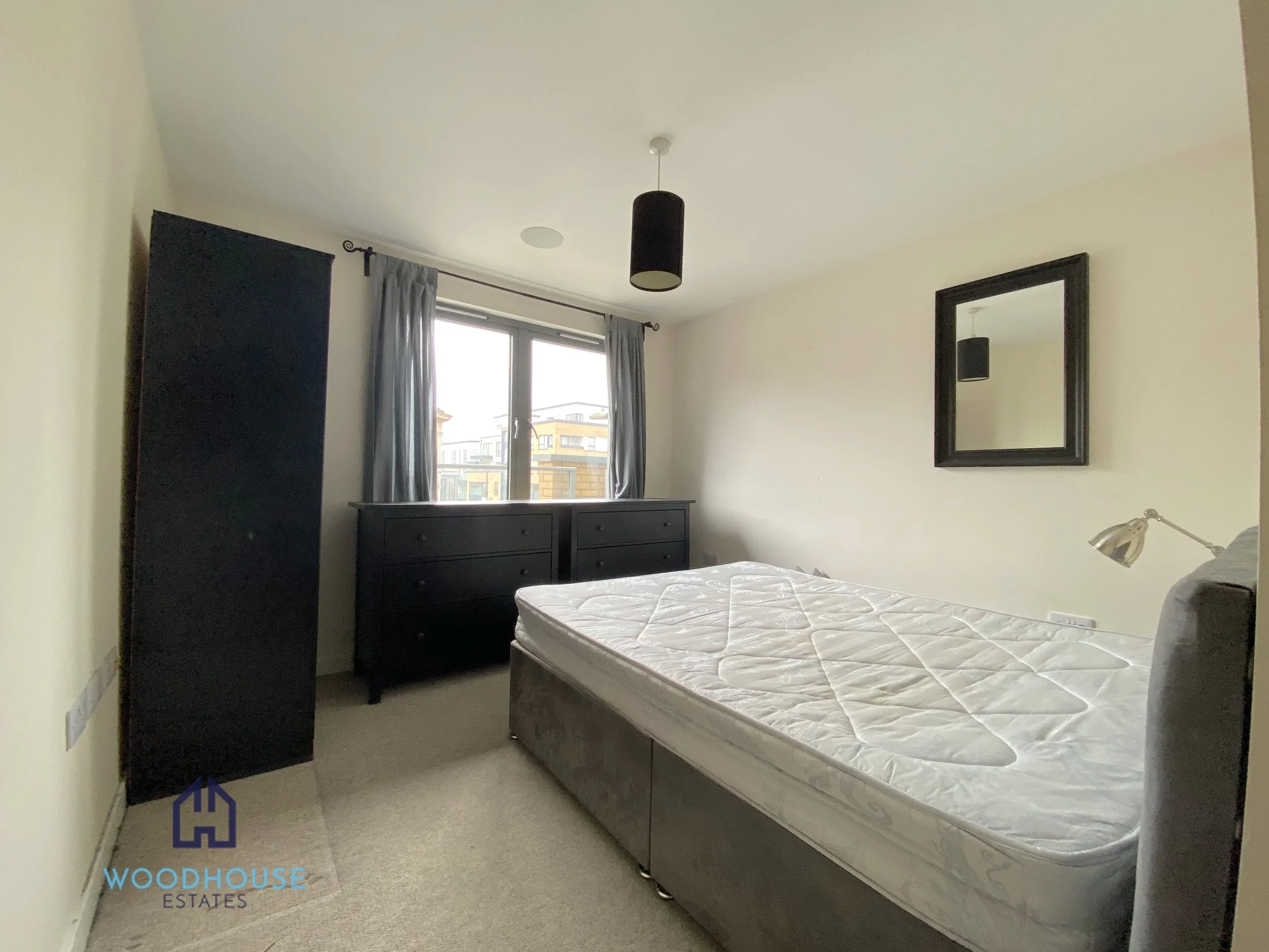 Flat Friern Barnet Road in Greater London