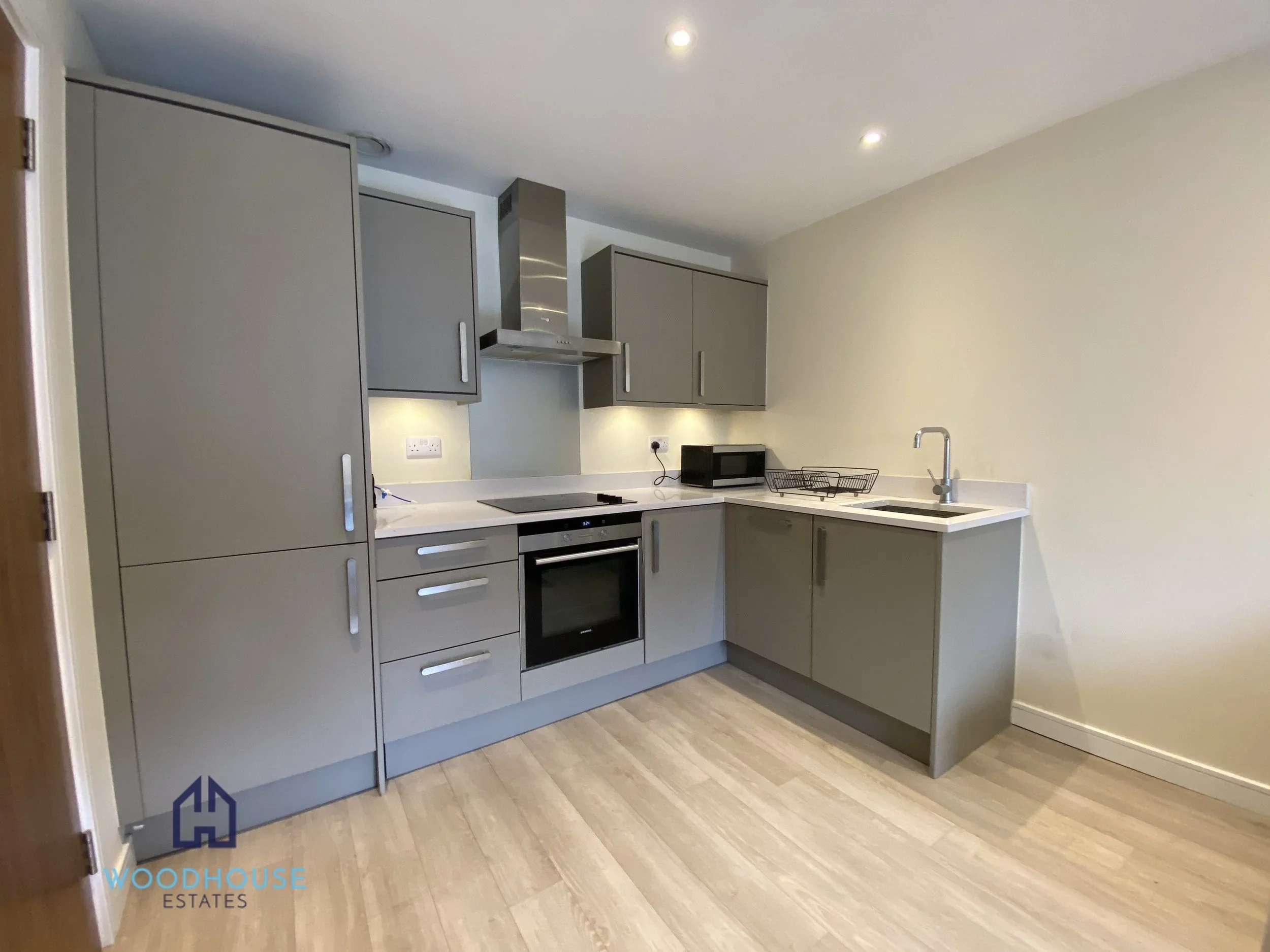 Flat Friern Barnet Road in Greater London