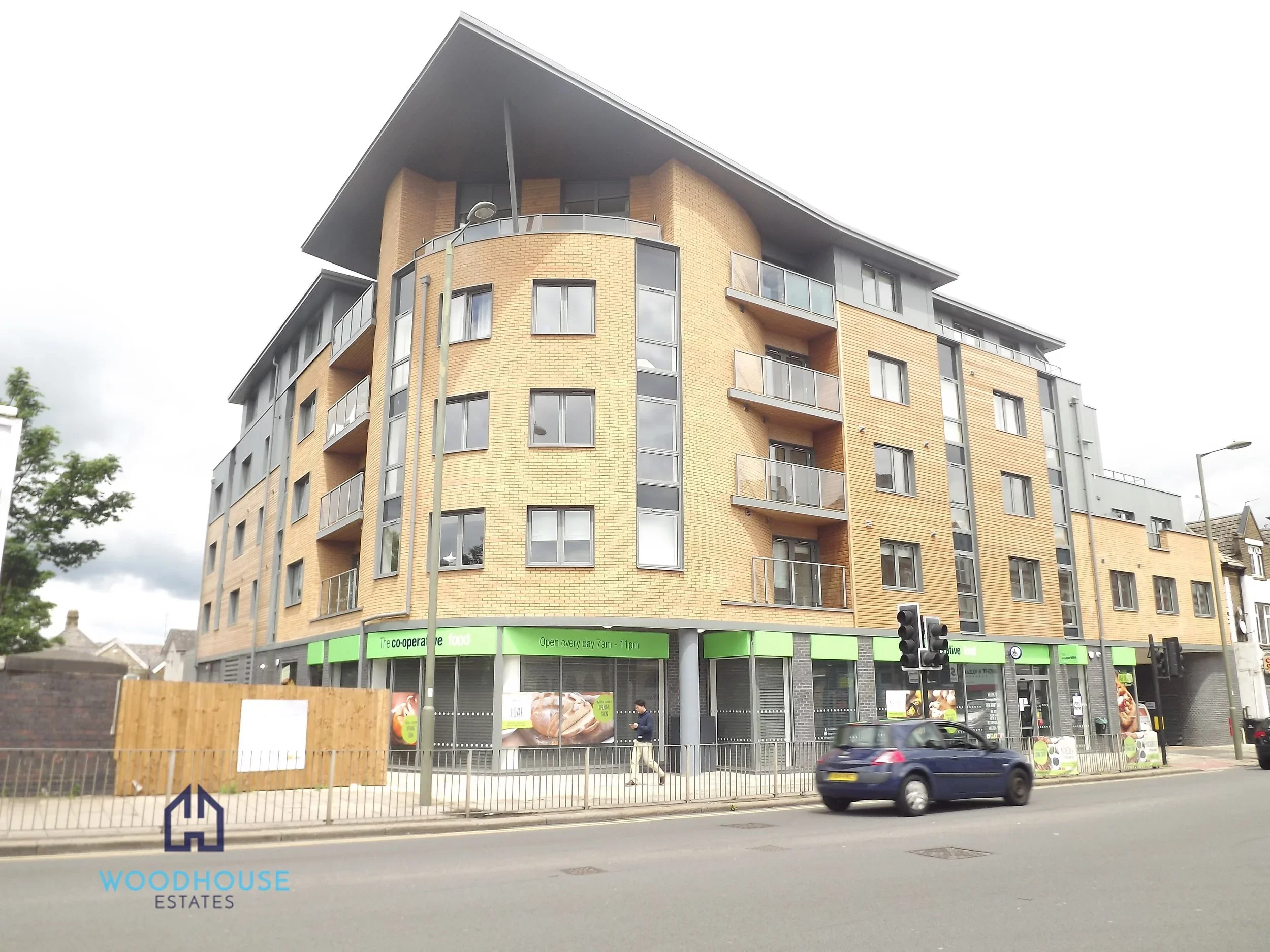 Flat Friern Barnet Road in Greater London