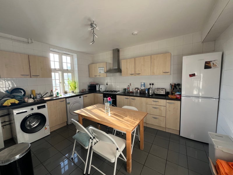 Room Kennington Road in Greater London