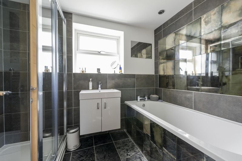 Flat Durand Gardens in Greater London