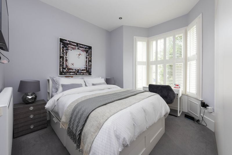 Flat Durand Gardens in Greater London