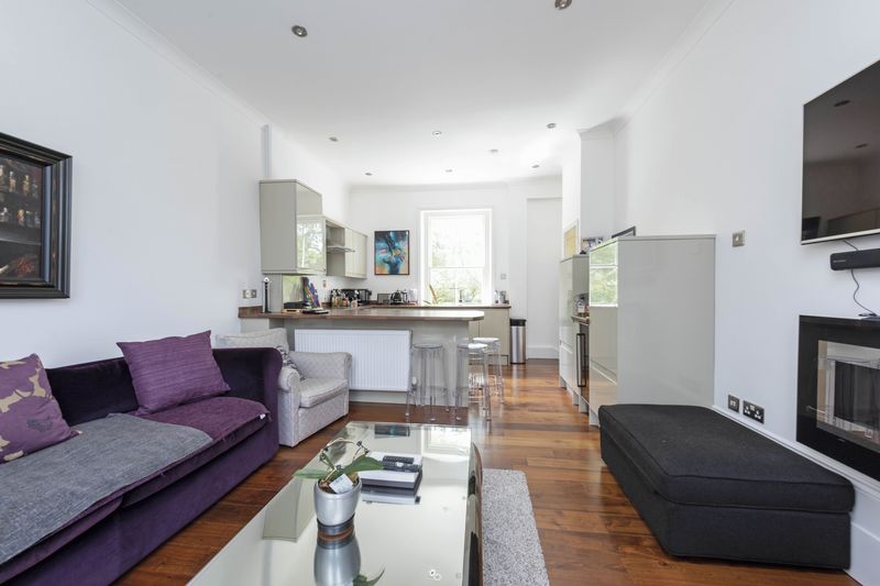 Flat Durand Gardens in Greater London