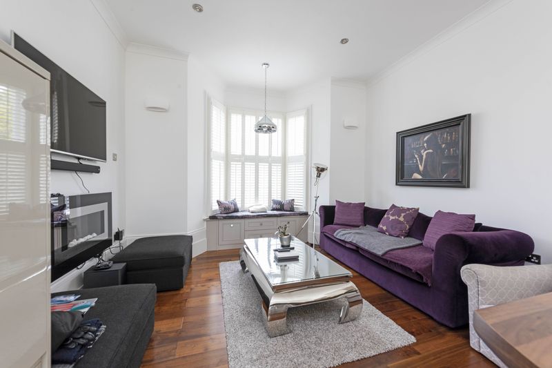 Flat Durand Gardens in Greater London