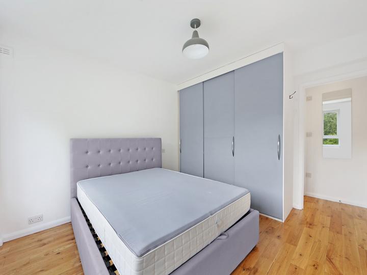 Flat Kingsland Road in Greater London