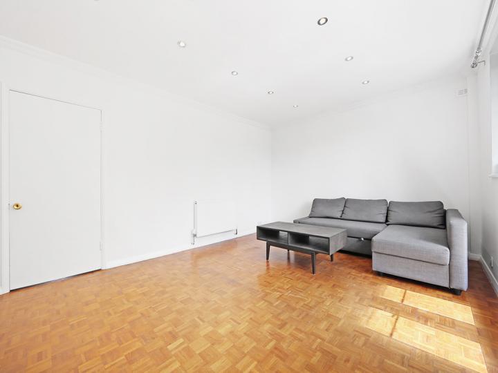 Flat Kingsland Road in Greater London