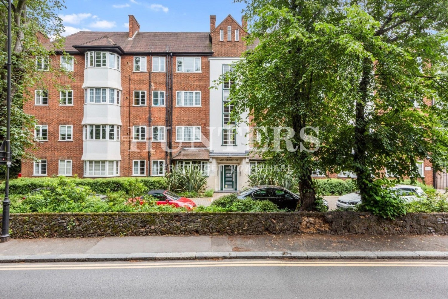 Flat Crouch End Hill in Greater London