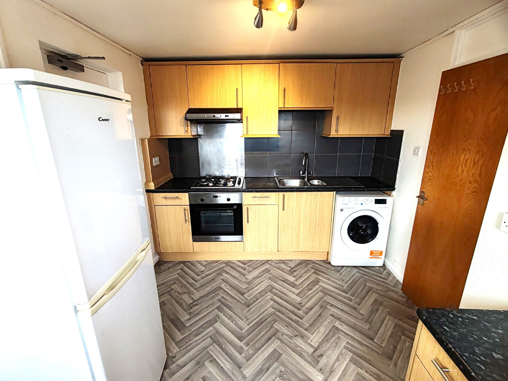 Flat Fullwell Avenue in Greater London