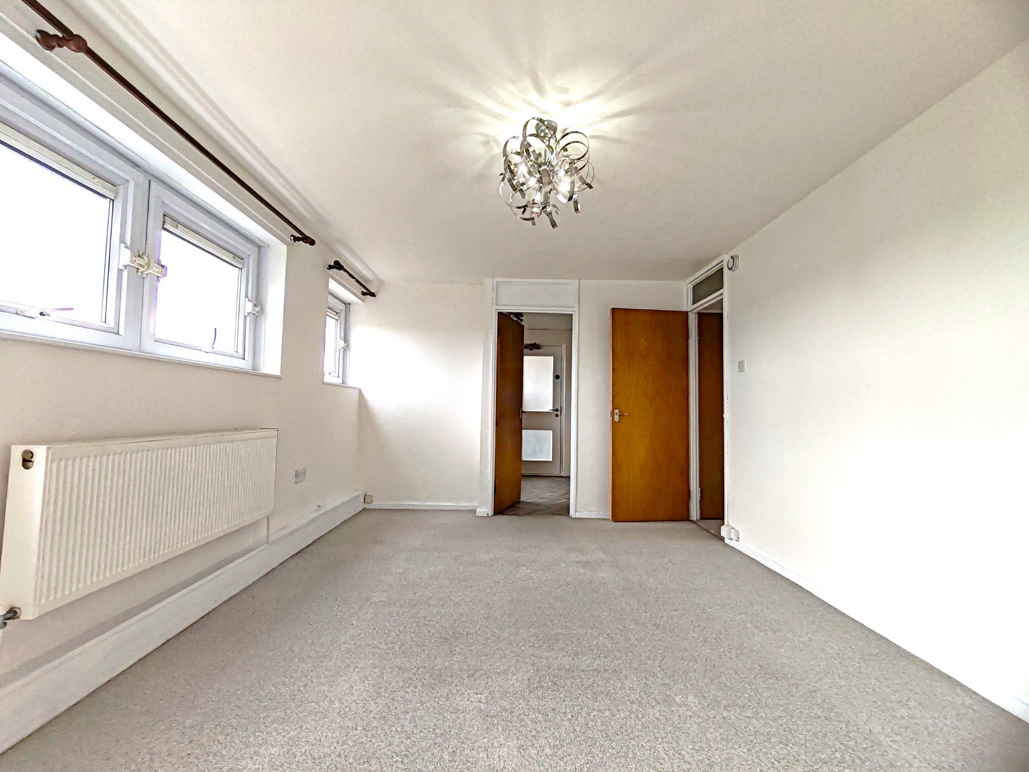 Flat Fullwell Avenue in Greater London